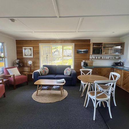 Binalong Beach Cottage Beachfront At Bay Of Fires Next To Restaurant Binalong Bay Exterior foto