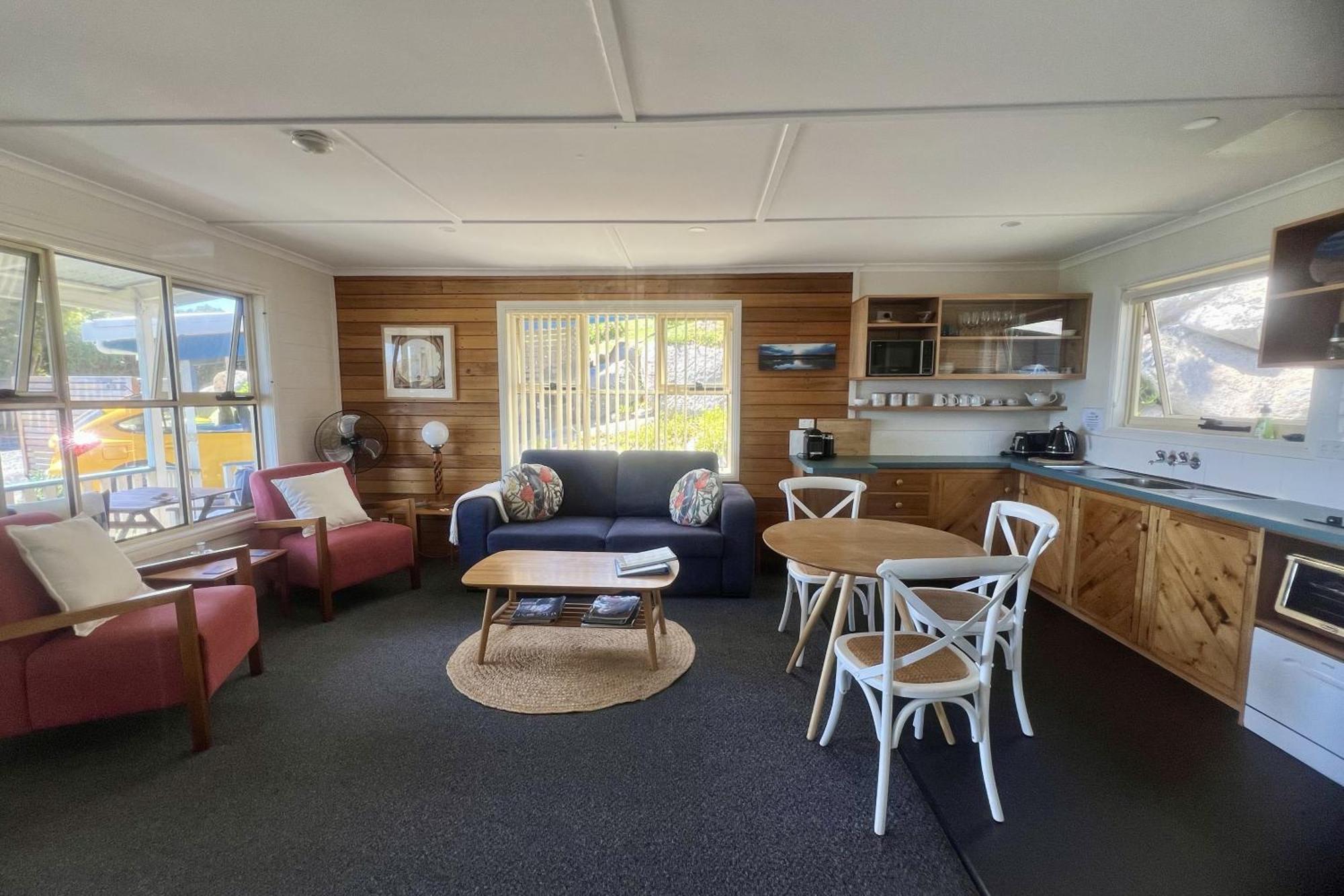 Binalong Beach Cottage Beachfront At Bay Of Fires Next To Restaurant Binalong Bay Exterior foto