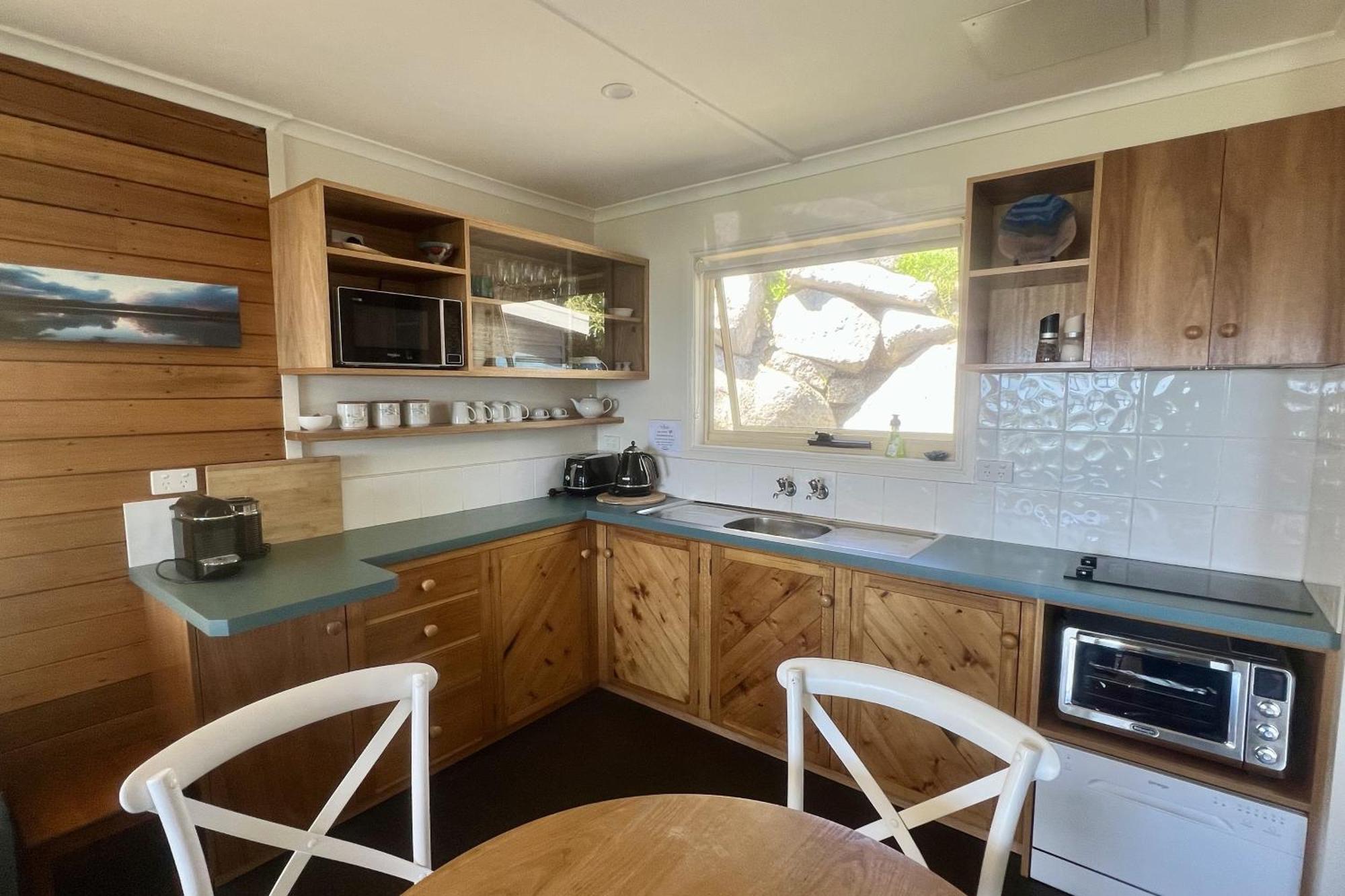 Binalong Beach Cottage Beachfront At Bay Of Fires Next To Restaurant Binalong Bay Exterior foto