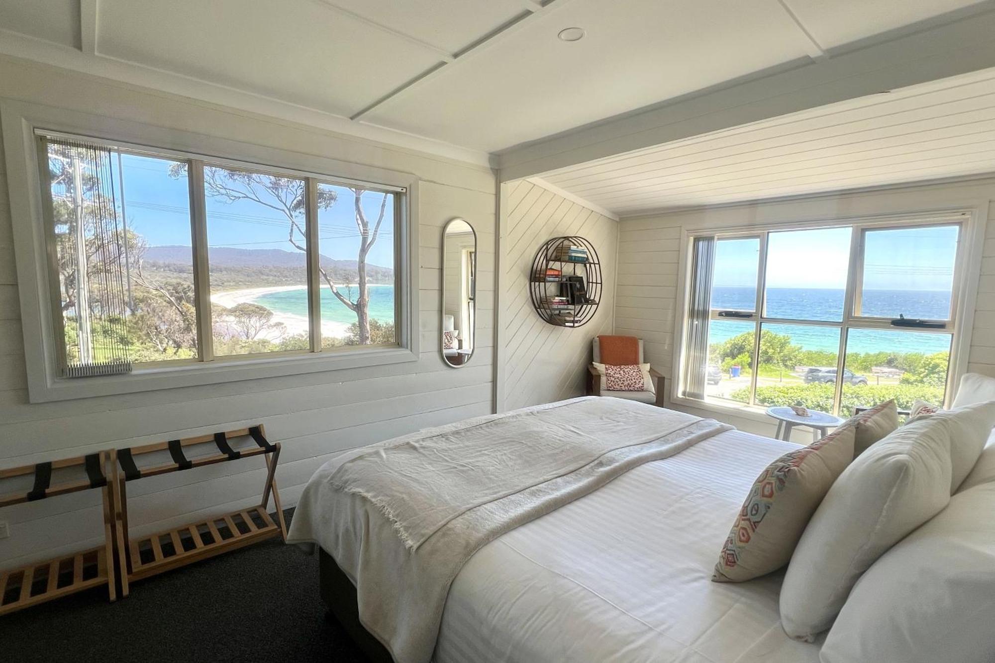 Binalong Beach Cottage Beachfront At Bay Of Fires Next To Restaurant Binalong Bay Exterior foto